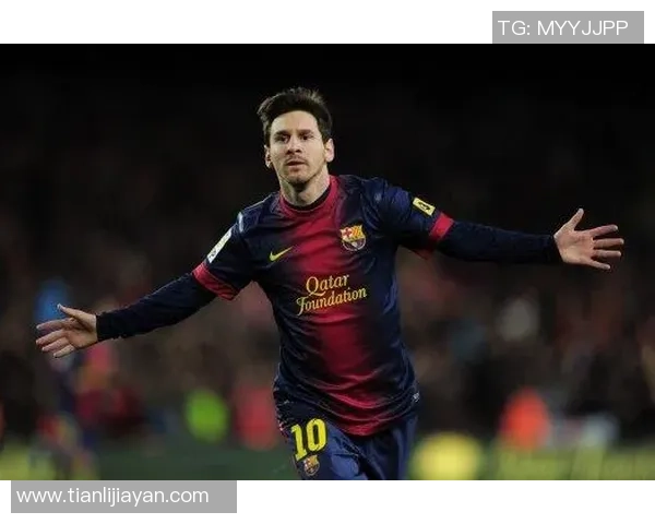 足球明星背面高清照片展现运动魅力与风采的完美瞬间 足球明星背面高清照片展现运动魅力与风采的完美瞬间