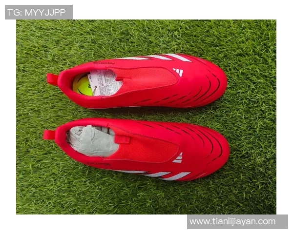 足球明星训练时如何选择和穿戴专业足球鞋的技巧与建议 足球明星训练时如何选择和穿戴专业足球鞋的技巧与建议