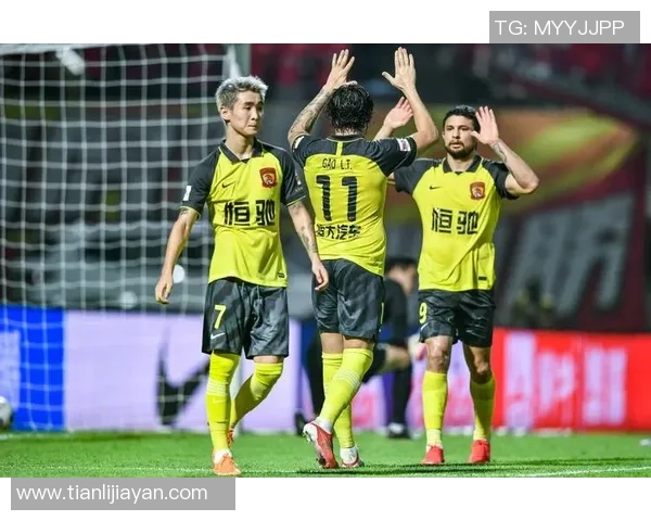 重庆足球队的速度之道:如何在赛场上赢得快速反击的优势