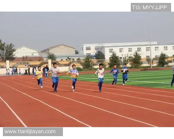 高清足球明星台灯图片展示点亮你的居家生活与运动激情