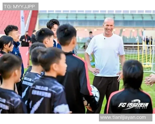 齐达内足球过人技巧集锦视频回顾展现传奇球星的华丽风采与精湛技艺